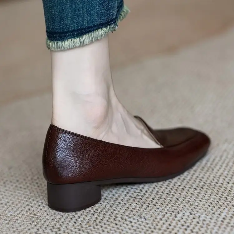 Loafers Soft Sole Mom Middle-Aged Work Shoes Leather Shoes Casual 2025 Spring New Beanie Women's Shoes Shallow Mouth Flats — feature 5