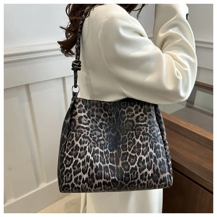 Leopard Print Women's Large Tote Bag 2025 — feature 11