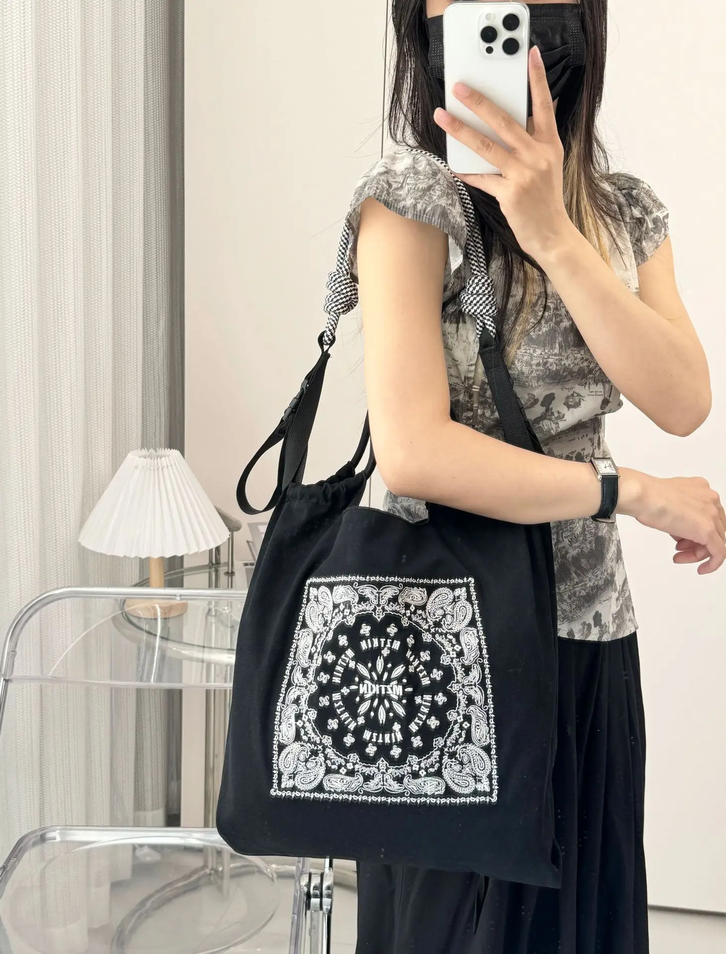 Exquisite Embroidered Nylon Shopping Bag for Women — feature 9