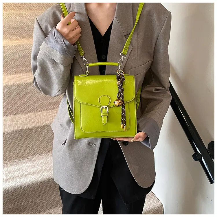White Western Style Shoulder Bag with Gold Clasp — feature 10
