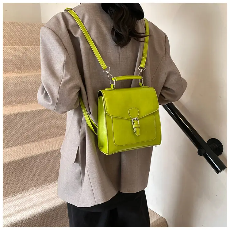 White Western Style Shoulder Bag with Gold Clasp — feature 11