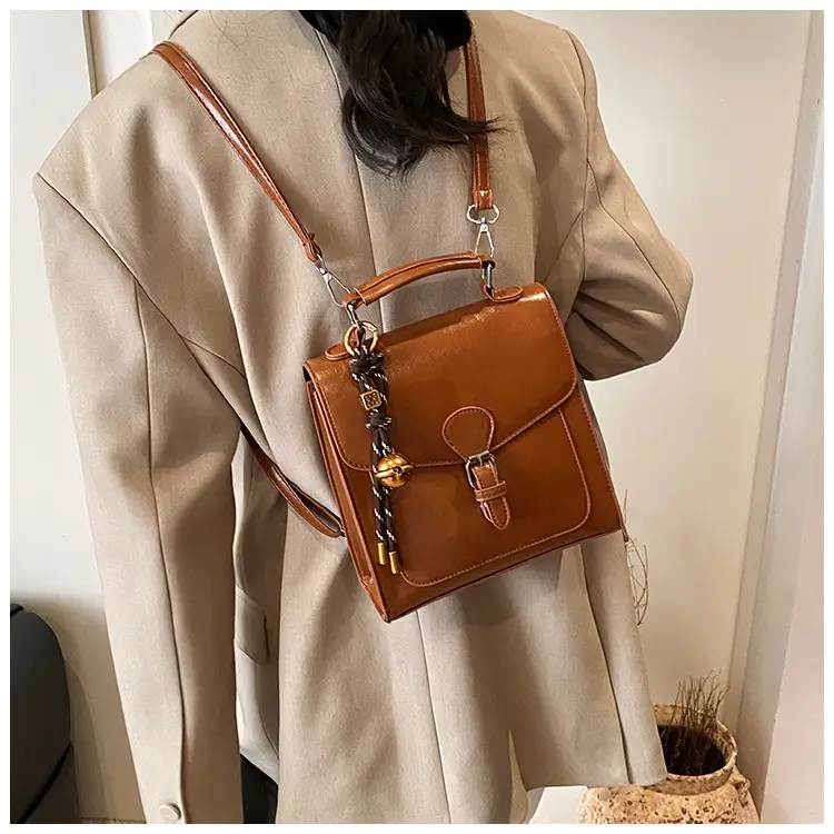 White Western Style Shoulder Bag with Gold Clasp — feature 12