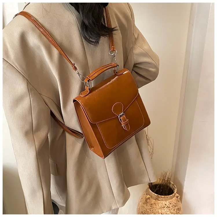 White Western Style Shoulder Bag with Gold Clasp — feature 13