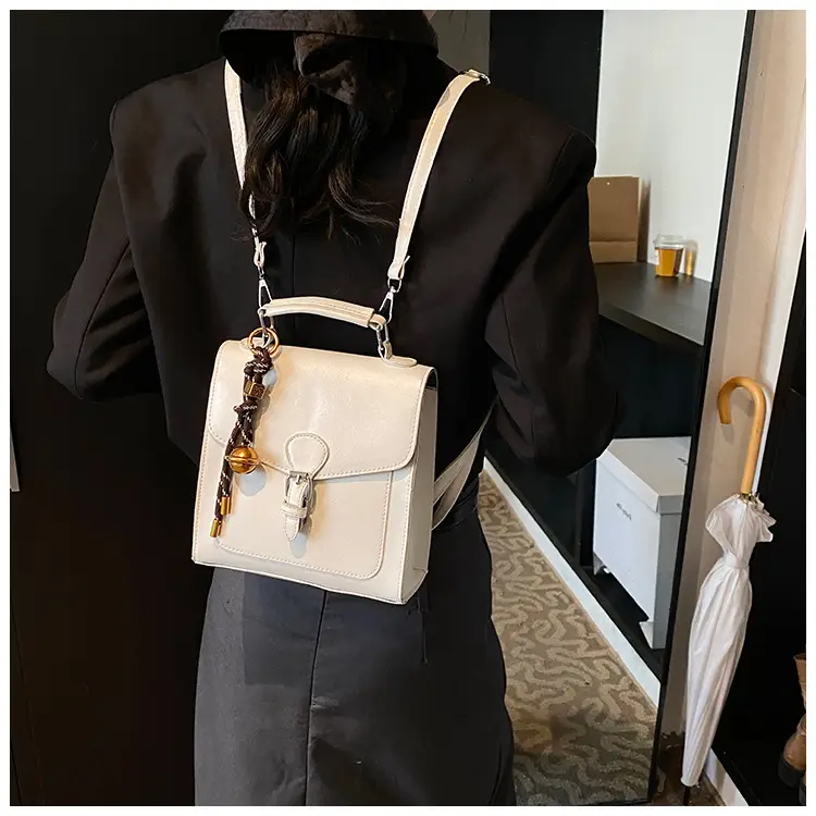 White Western Style Shoulder Bag with Gold Clasp — feature 7