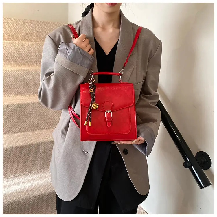 White Western Style Shoulder Bag with Gold Clasp — feature 8