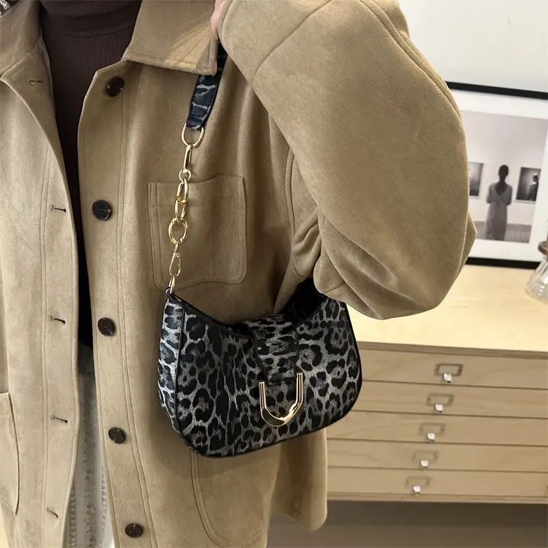 Leopard Print Large Capacity Crossbody Bag Women