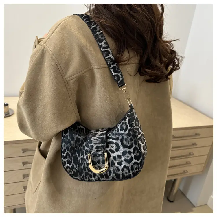 Leopard Print Large Capacity Crossbody Bag Women — feature 13