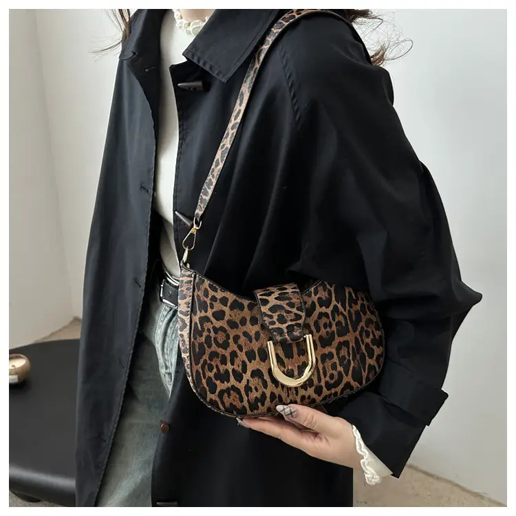 Leopard Print Large Capacity Crossbody Bag Women — feature 9