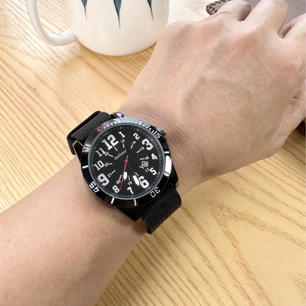 Men's Green Canvas Quartz Watch with 300m Water Resistant Strap - Image 6