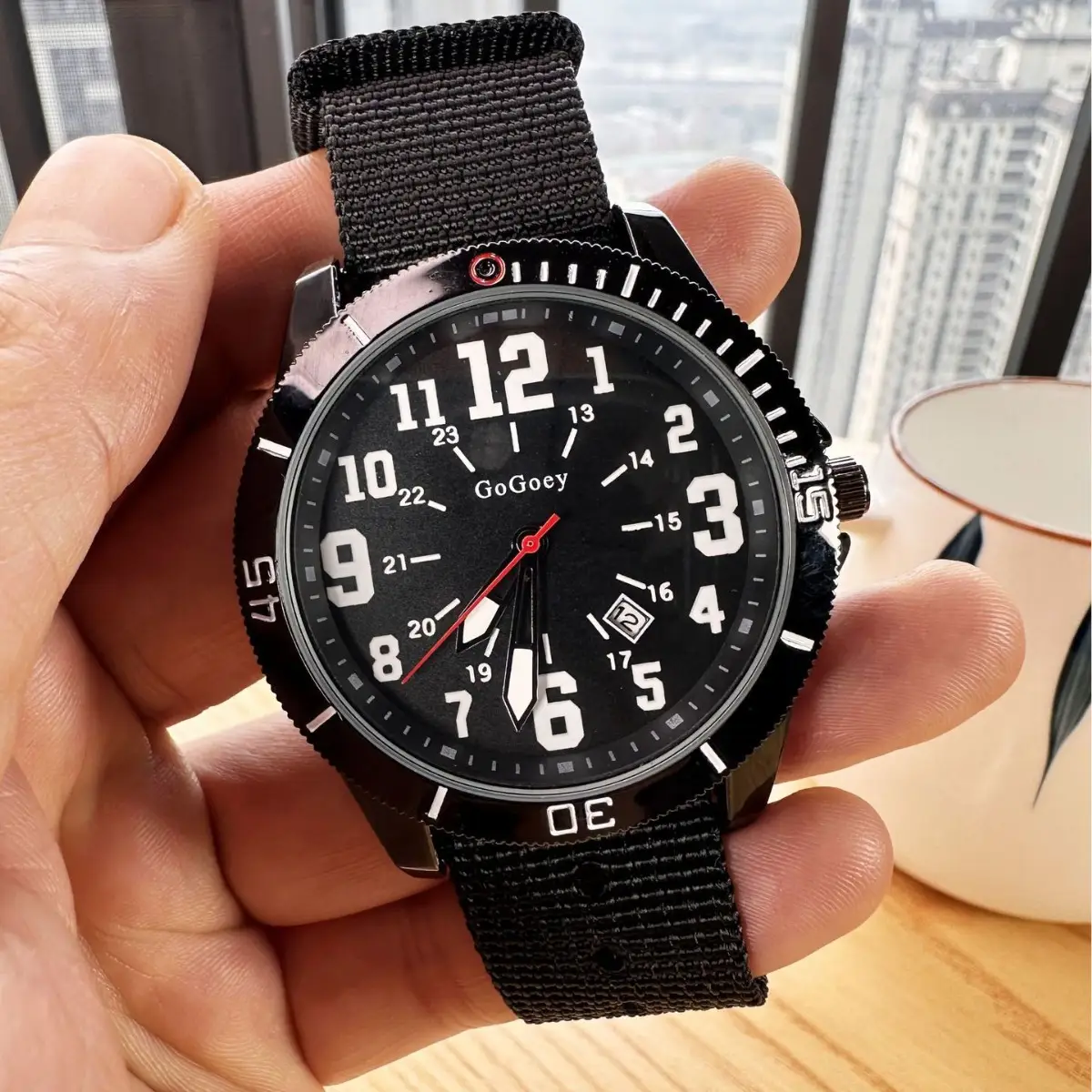 Men's Green Canvas Quartz Watch with 300m Water Resistant Strap - Image 9