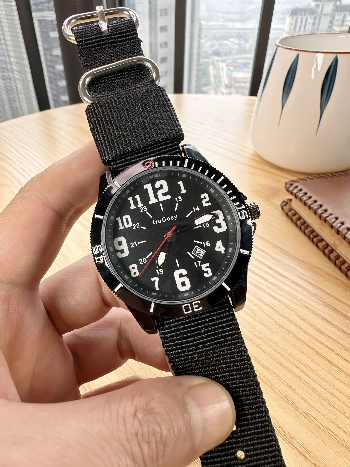 Men's Green Canvas Quartz Watch with 300m Water Resistant Strap - Image 2