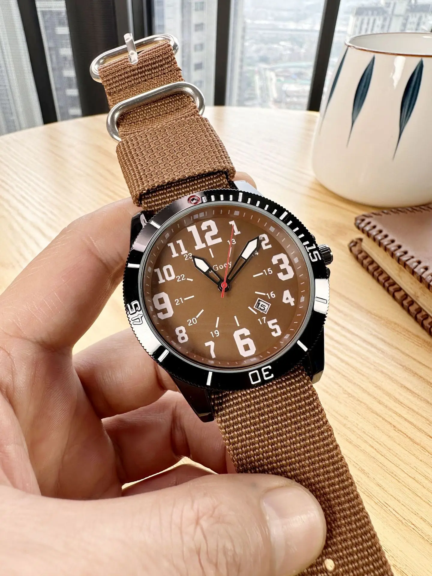 Men's Green Canvas Quartz Watch with 300m Water Resistant Strap - Image 3