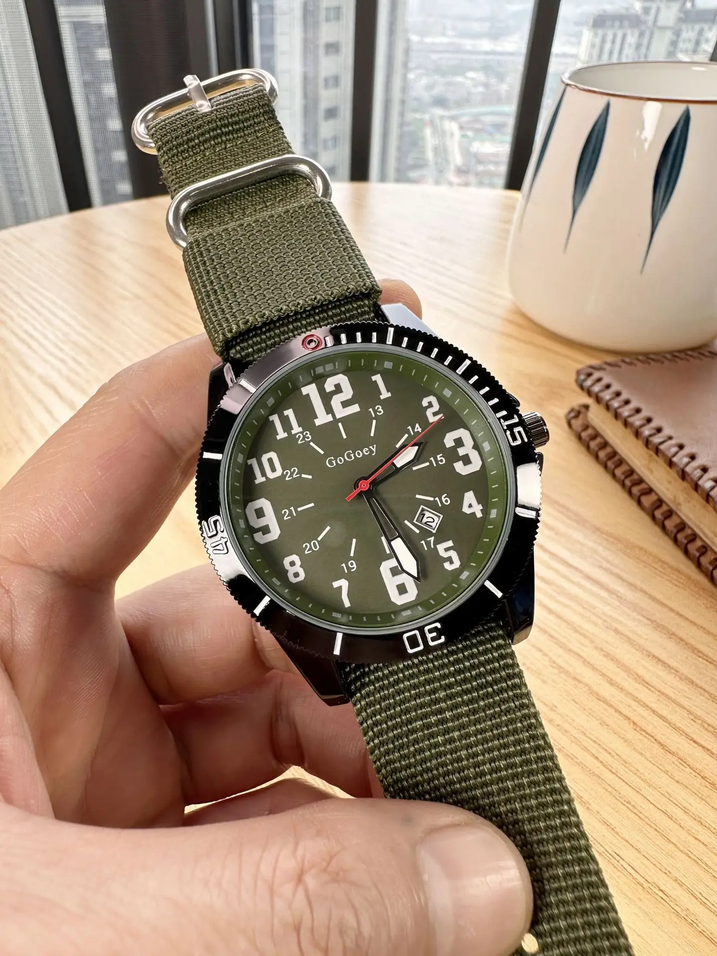 Men's Green Canvas Quartz Watch with 300m Water Resistant Strap - Image 4