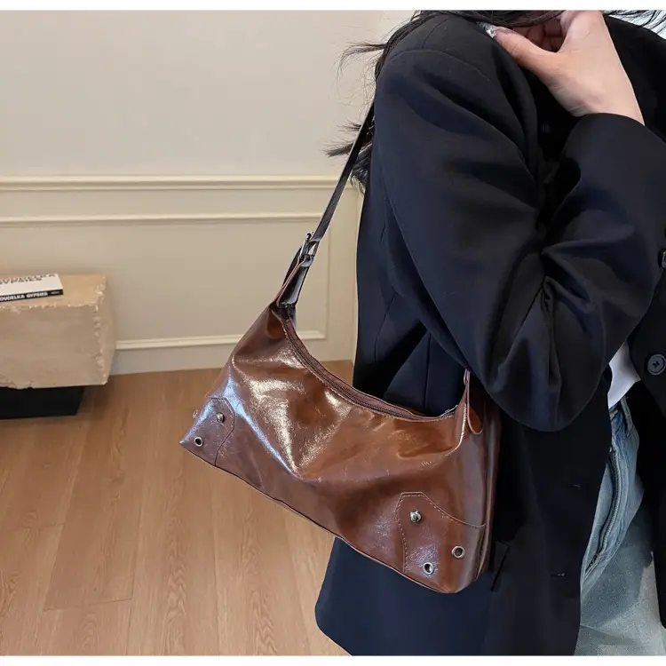 Women's Underarm Bag Oil Wax Leather Niche Design — feature 10