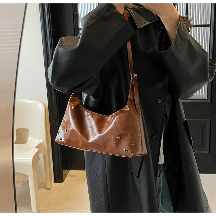 Women's Underarm Bag Oil Wax Leather Niche Design — feature 12
