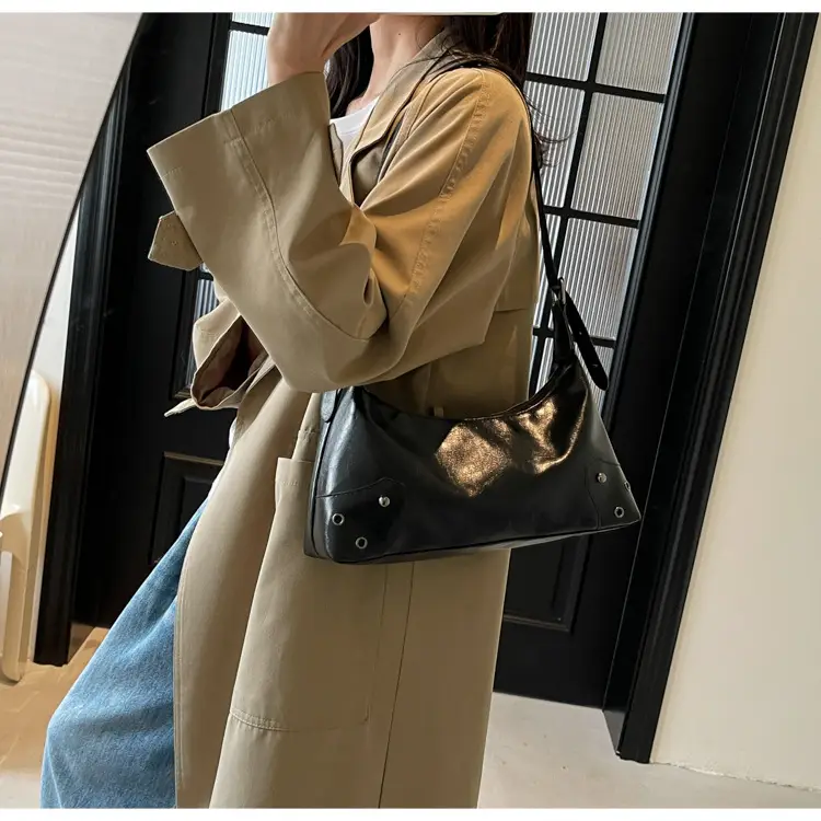 Women's Underarm Bag Oil Wax Leather Niche Design — feature 13