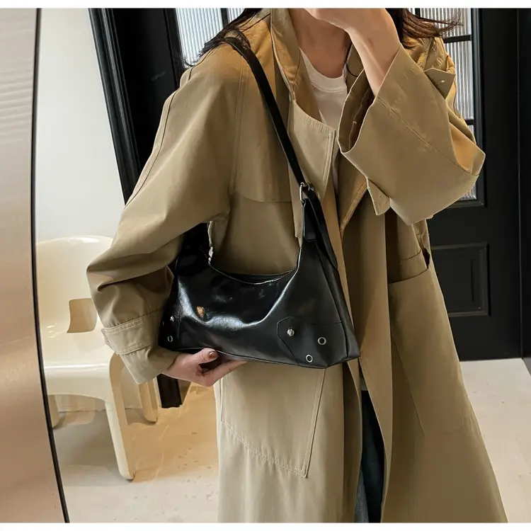 Women's Underarm Bag Oil Wax Leather Niche Design — feature 14