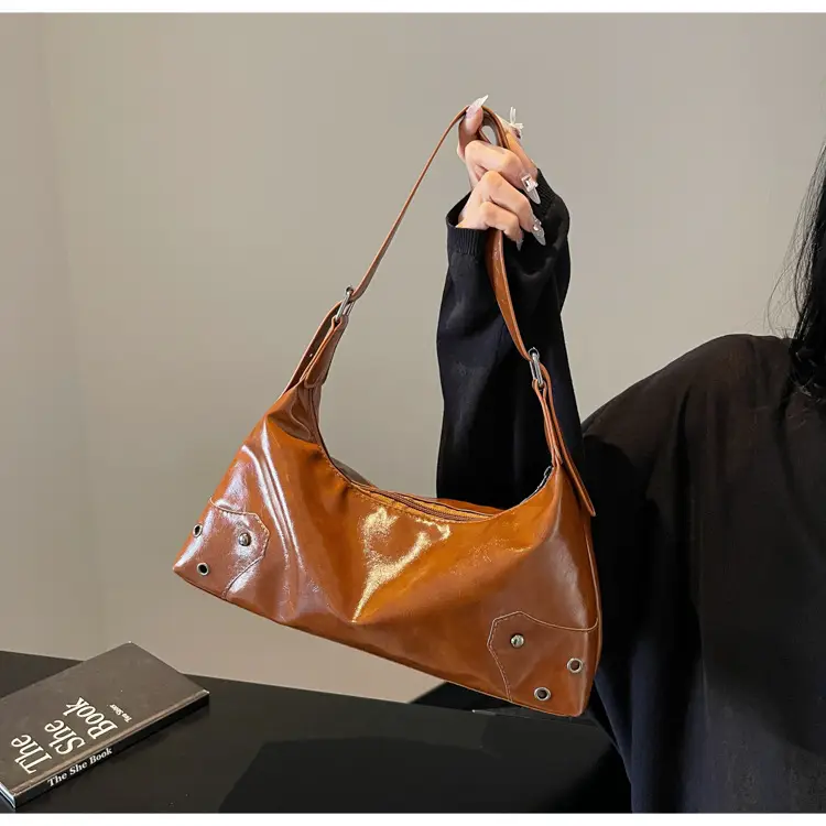 Women's Underarm Bag Oil Wax Leather Niche Design — feature 20