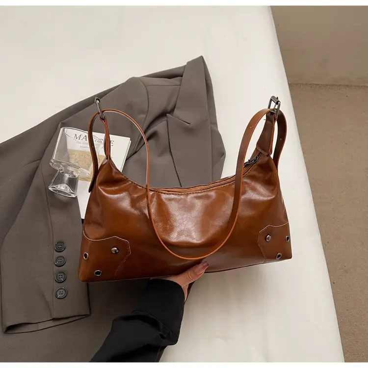 Women's Underarm Bag Oil Wax Leather Niche Design — feature 23