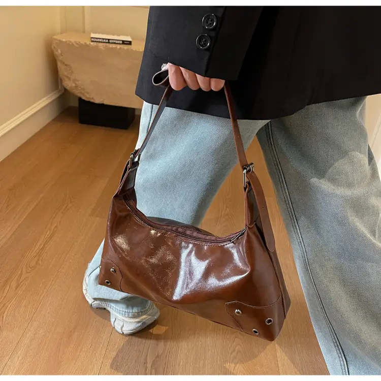 Women's Underarm Bag Oil Wax Leather Niche Design — feature 9