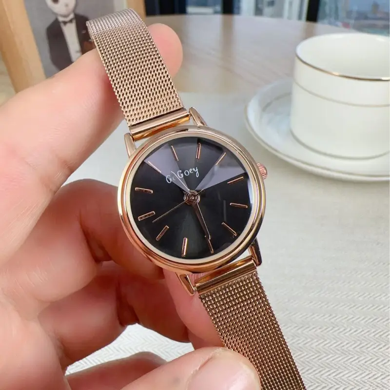 Small Gold Mesh Belt Women's Quartz Watch - Image 6