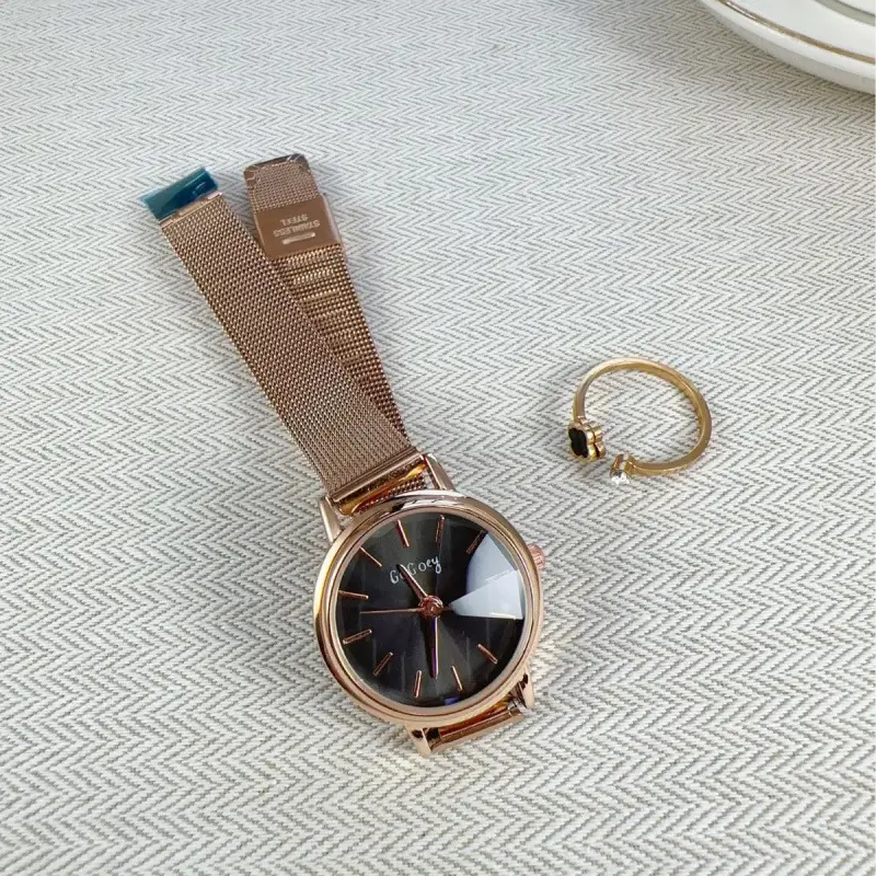 Small Gold Mesh Belt Women's Quartz Watch - Image 7