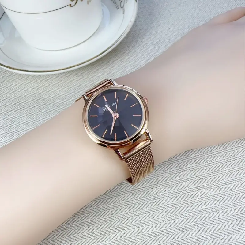 Small Gold Mesh Belt Women's Quartz Watch - Image 8