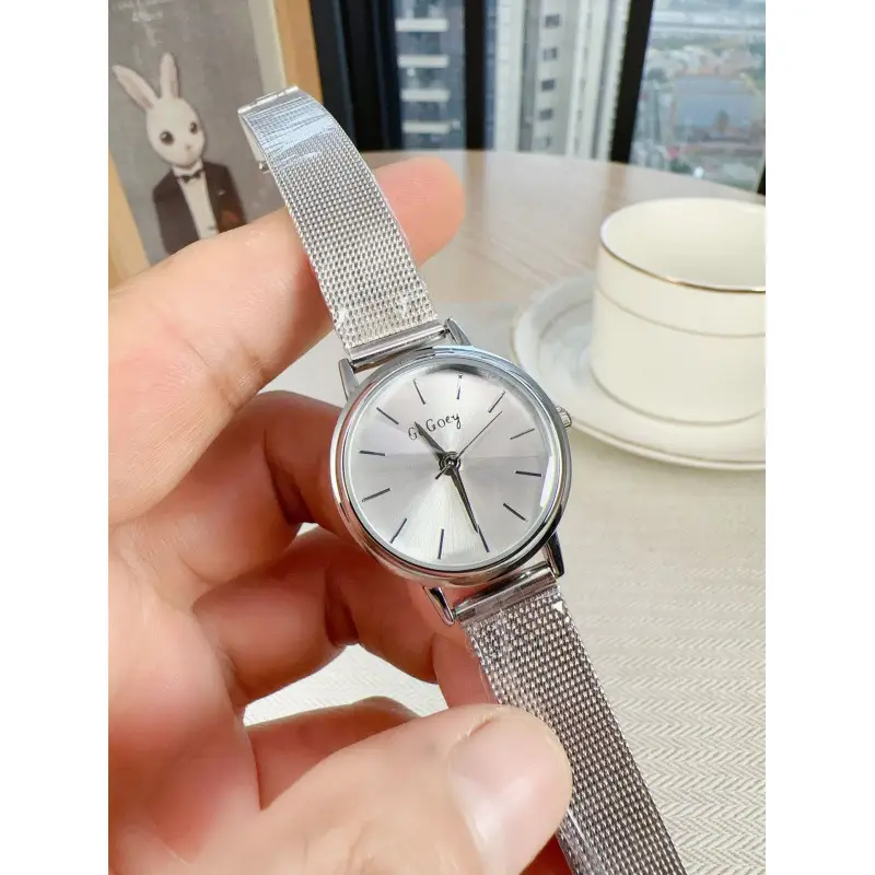 Small Gold Mesh Belt Women's Quartz Watch - Image 3