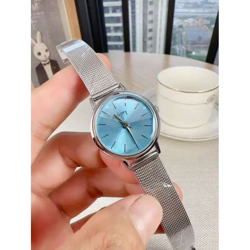 Small Gold Mesh Belt Women's Quartz Watch - Image 4