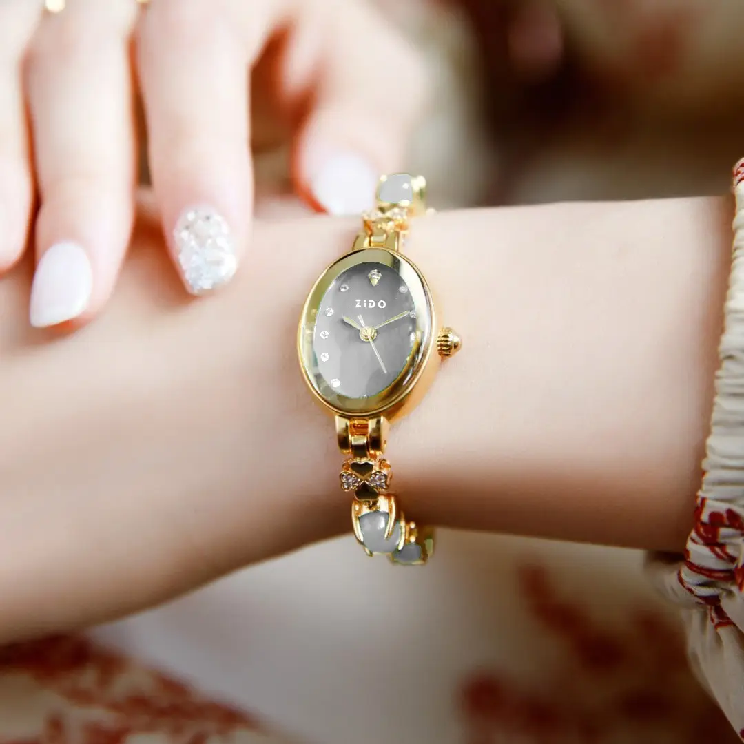 Elegant Green Quartz Ladies Watch with Diamond Strap — feature 8