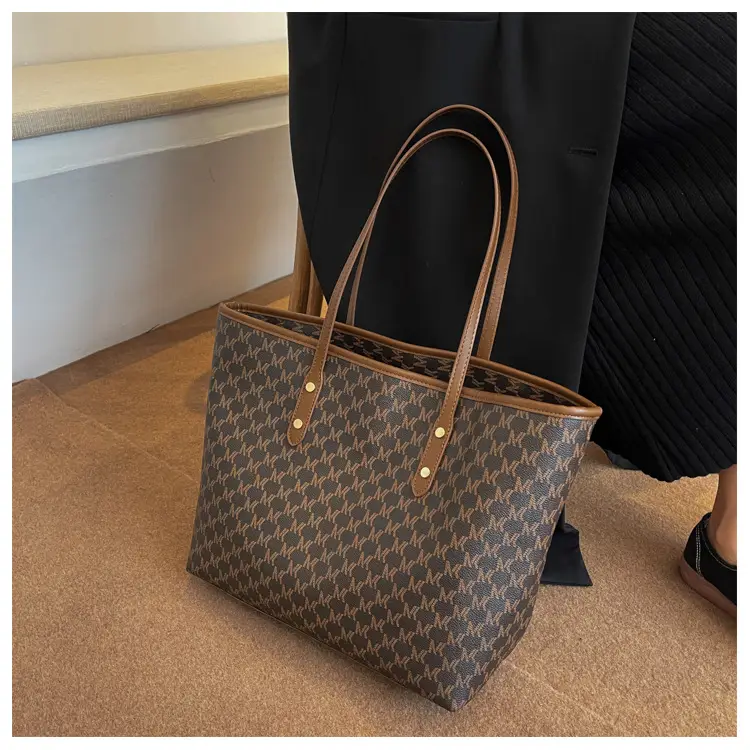 High-End Printed Leather Tote Bag Brown Cross-Border New — feature 18