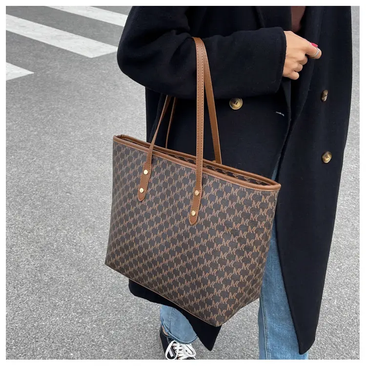 High-End Printed Leather Tote Bag Brown Cross-Border New — feature 20