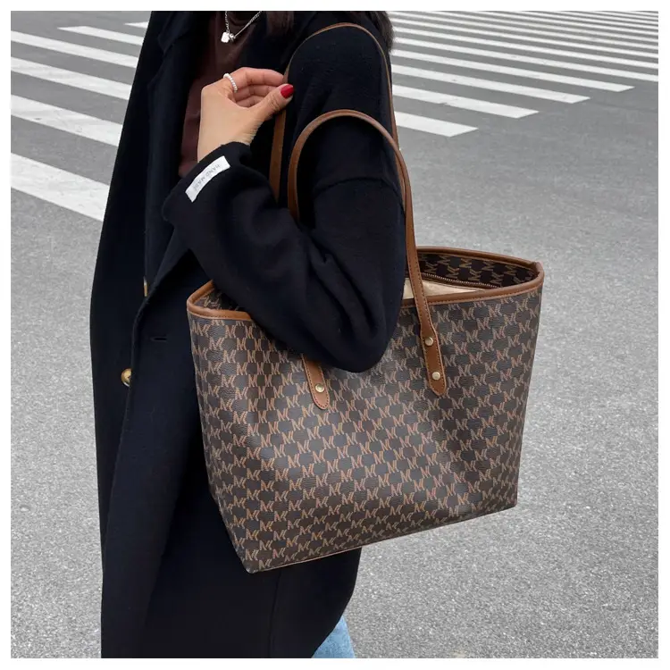 High-End Printed Leather Tote Bag Brown Cross-Border New — feature 31