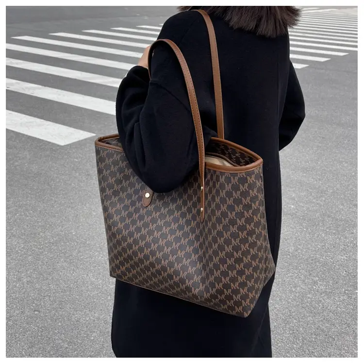 High-End Printed Leather Tote Bag Brown Cross-Border New — feature 32