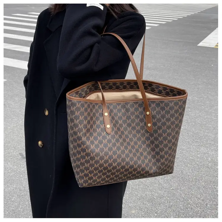 High-End Printed Leather Tote Bag Brown Cross-Border New — feature 33