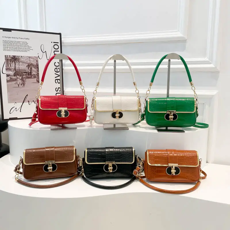 White Korean Style Women's Shoulder Bag with Gold Chain - Image 8