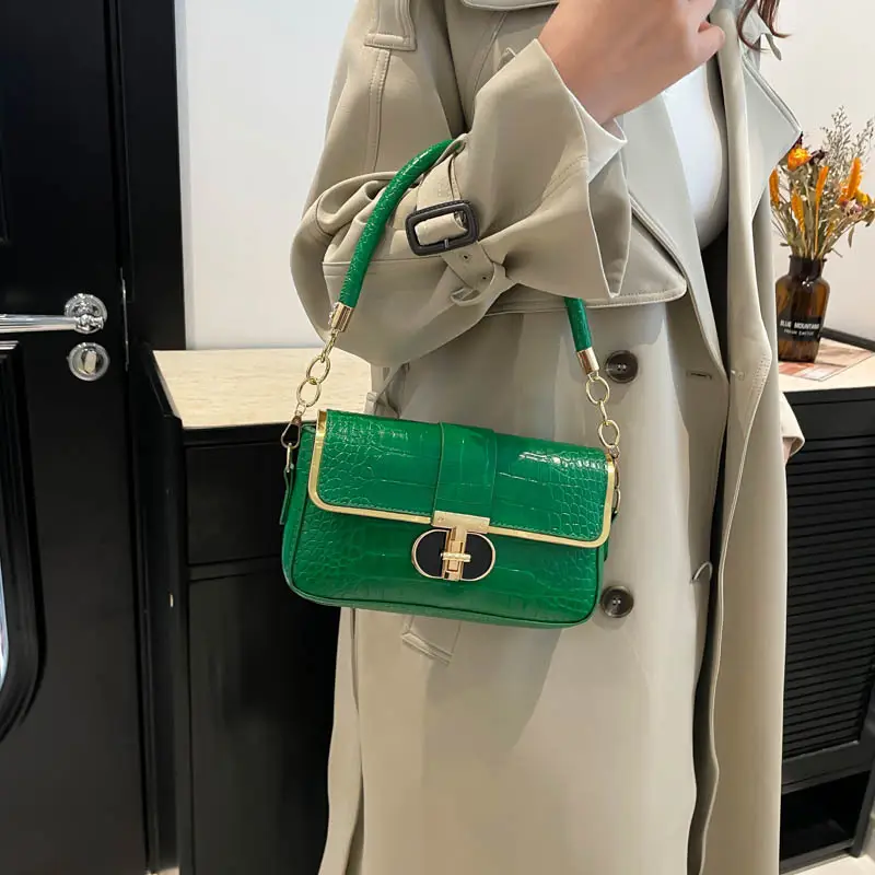 White Korean Style Women's Shoulder Bag with Gold Chain - Image 9