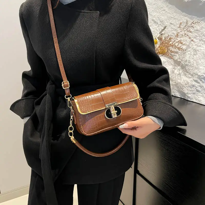 White Korean Style Women's Shoulder Bag with Gold Chain - Image 10