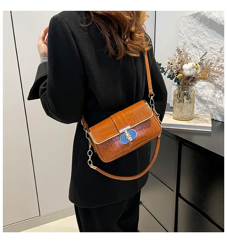 White Korean Style Women's Shoulder Bag with Gold Chain — feature 12