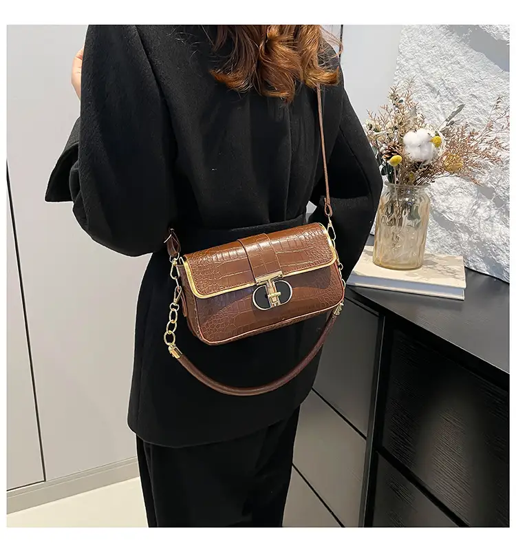 White Korean Style Women's Shoulder Bag with Gold Chain — feature 16