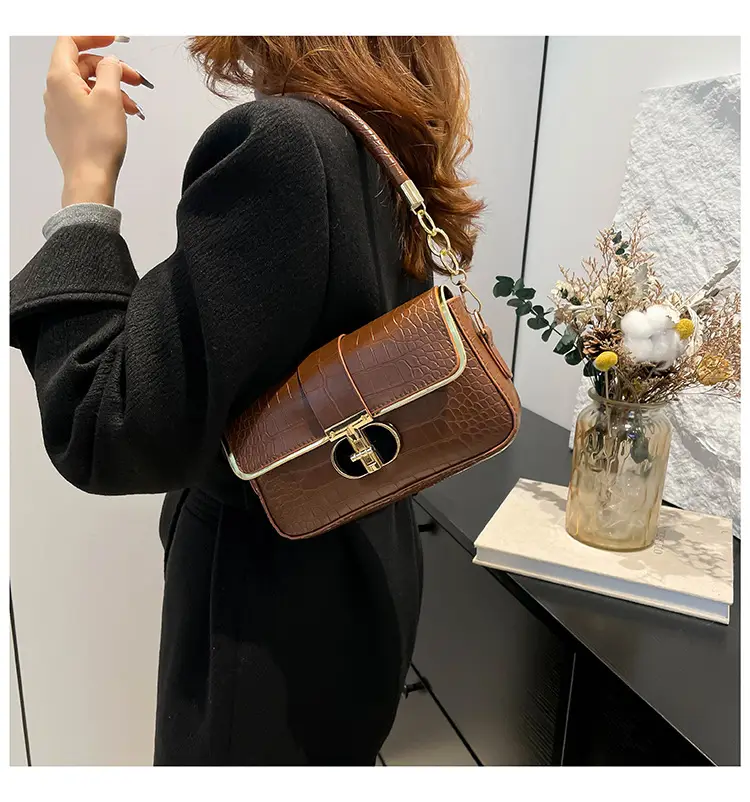 White Korean Style Women's Shoulder Bag with Gold Chain — feature 17