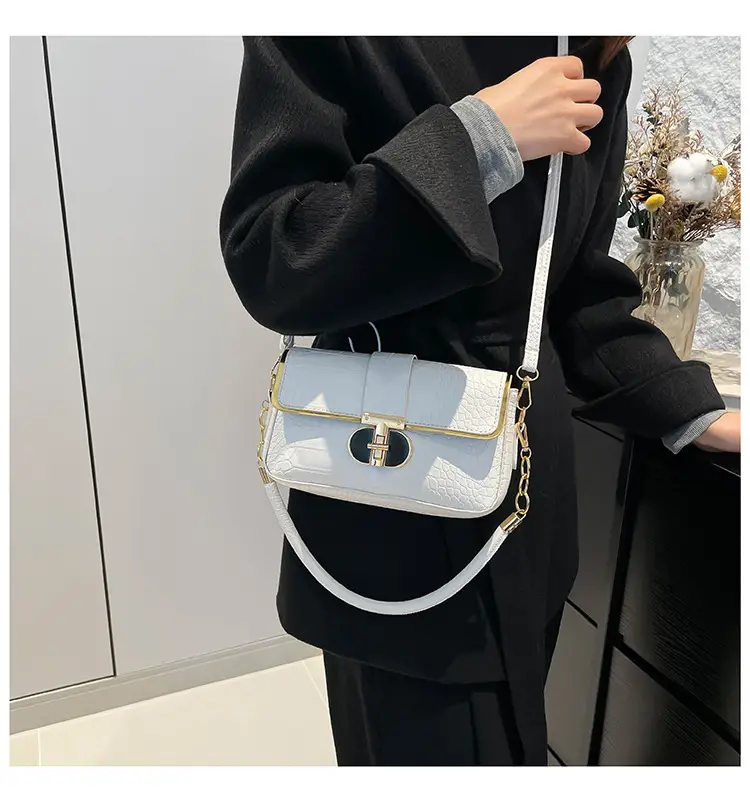 White Korean Style Women's Shoulder Bag with Gold Chain — feature 18
