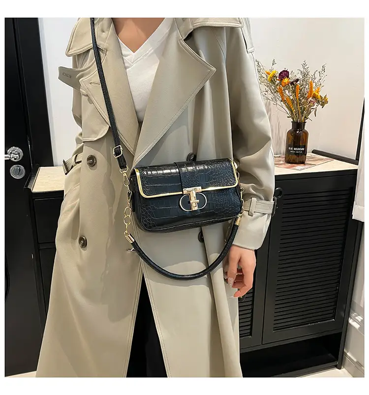 White Korean Style Women's Shoulder Bag with Gold Chain — feature 21