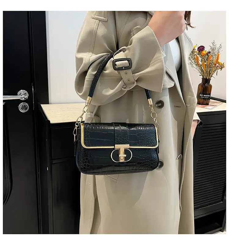 White Korean Style Women's Shoulder Bag with Gold Chain — feature 23
