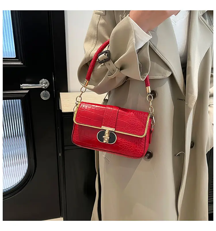 White Korean Style Women's Shoulder Bag with Gold Chain — feature 26