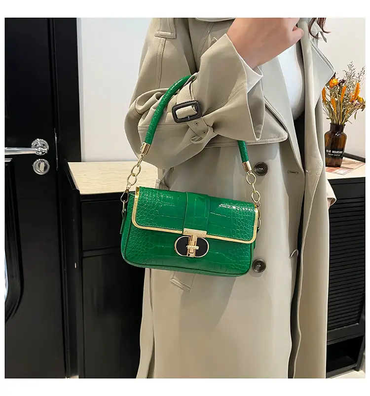 White Korean Style Women's Shoulder Bag with Gold Chain — feature 28