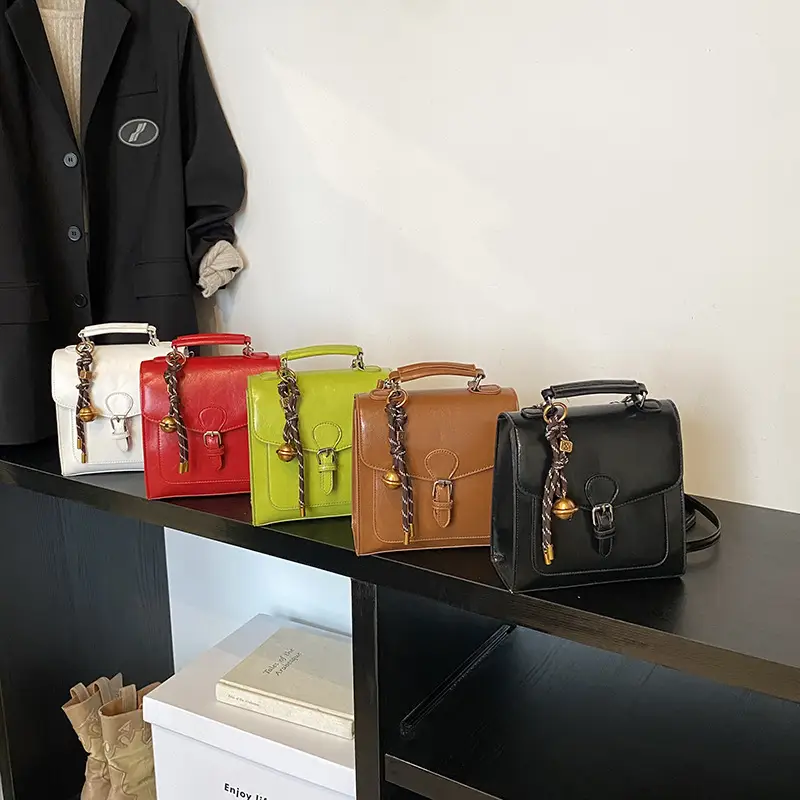 2025 New Fashion Oil Wax Leather Large Capacity Tote Bag - Image 11
