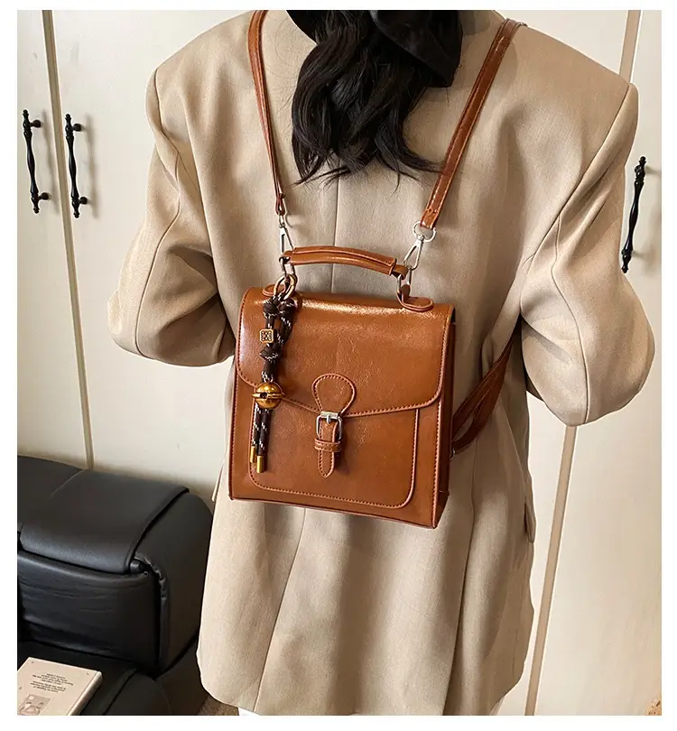 2025 New Fashion Oil Wax Leather Large Capacity Tote Bag — feature 1