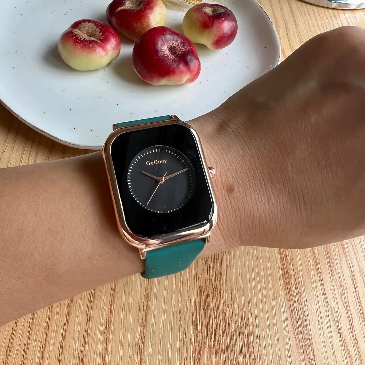 Women's Square Watch Maroon Belt Casual New Style — feature 5
