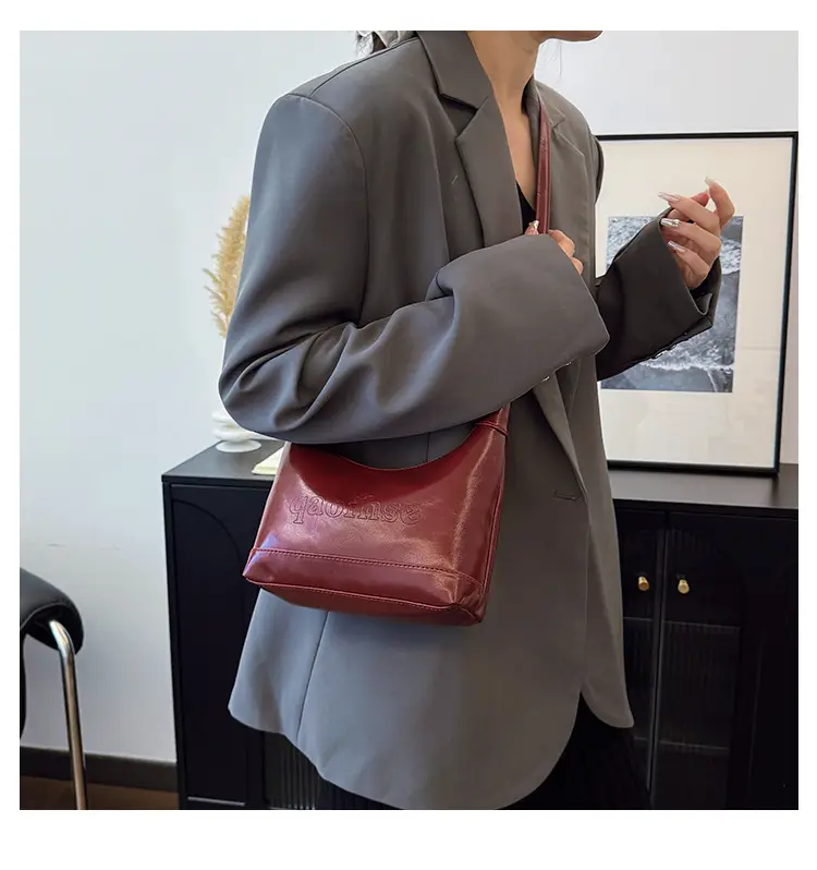 2025 Winter Black French Style Shoulder Bag — feature 14